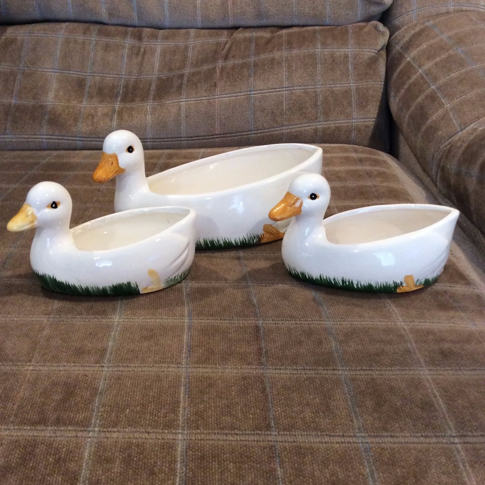 3  Ducks Figurine Omnibus